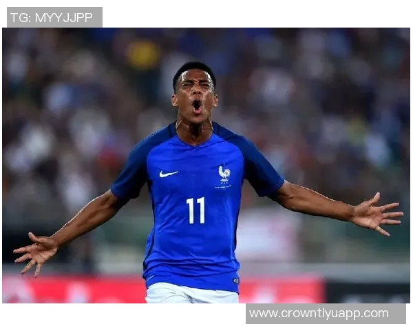 达兰头球破门被判越位VAR确认进球无效王大雷险守十指关