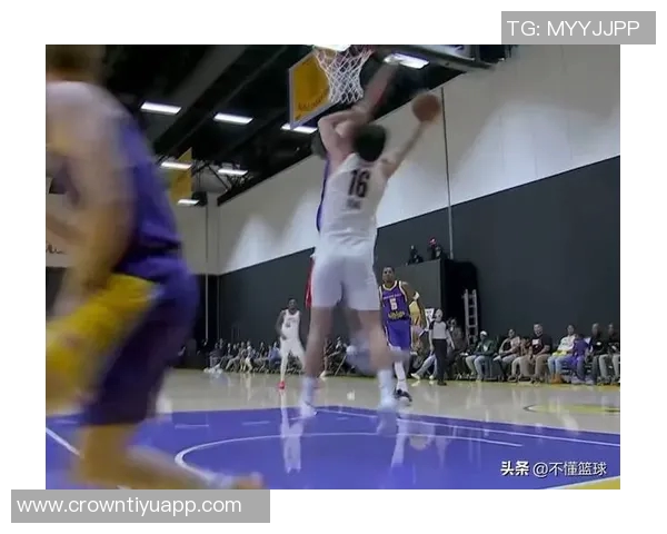 轻松突破对手防线杨瀚森精准直塞助攻队友三分球命中 轻松突破对手防线杨瀚森精准直塞助攻队友三分球命中