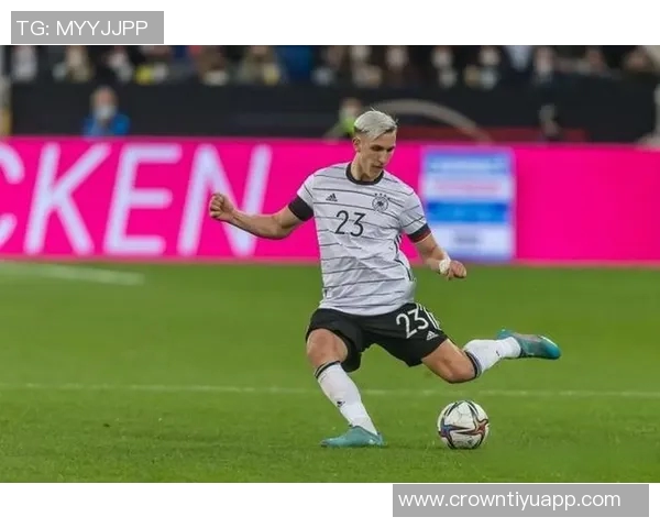 德天空报道施洛特贝克脚部受伤缺席德国队训练或将错过对阵卢森堡比赛