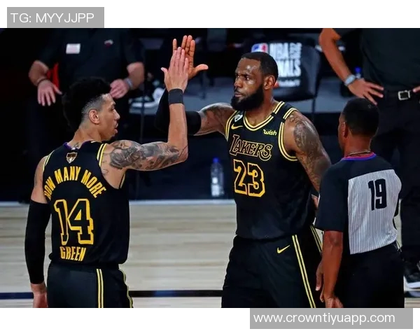 丹尼格林评论戈贝尔上赛季对湖人表现堪比张伯伦震撼数据