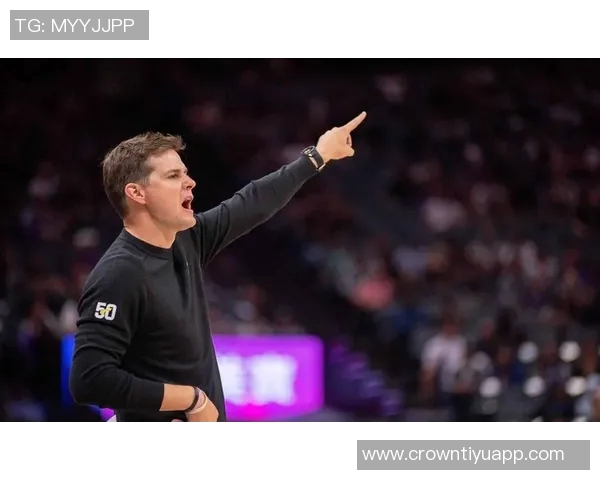 寒冰射手克莱替补出场17分钟全场失准三分球五投皆失未能得分 寒冰射手克莱替补出场17分钟全场失准三分球五投皆失未能得分