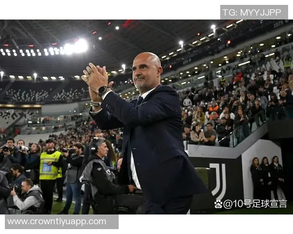 库普梅纳斯传中被扑后图拉姆紧随其后射门再遭门将拒绝